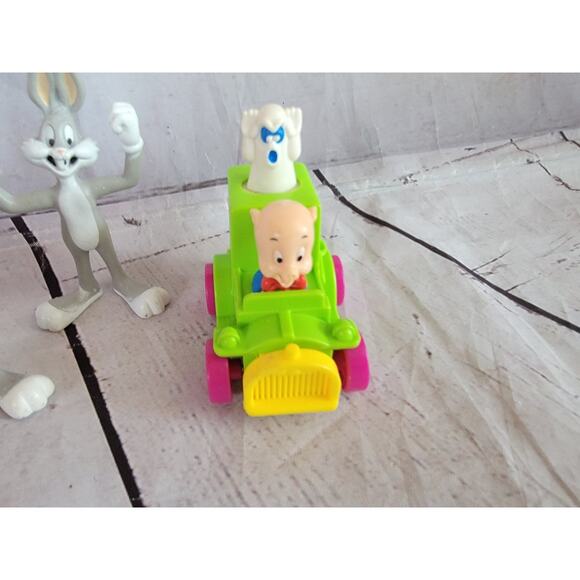Porky Pig Warner Bros 1992 Haunted Ghost vehicle car toy 2 Bugs Bunny Figure - Picture 3 of 8